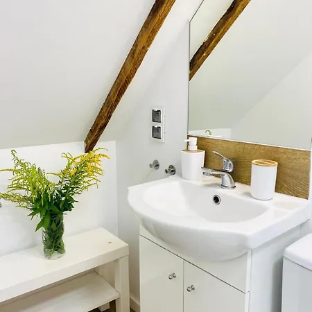 Stylowy Pokój Dla Dwojga W Zacisznej Okolicy